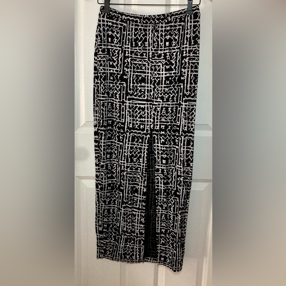 Silence+Noise black white maxi skirt - size S